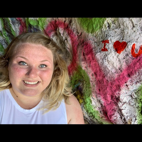 Meet your Posher, Brianna - Picture 3 of 3